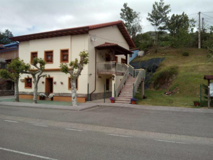 El Barredo Cangas de Onís Exterior photo